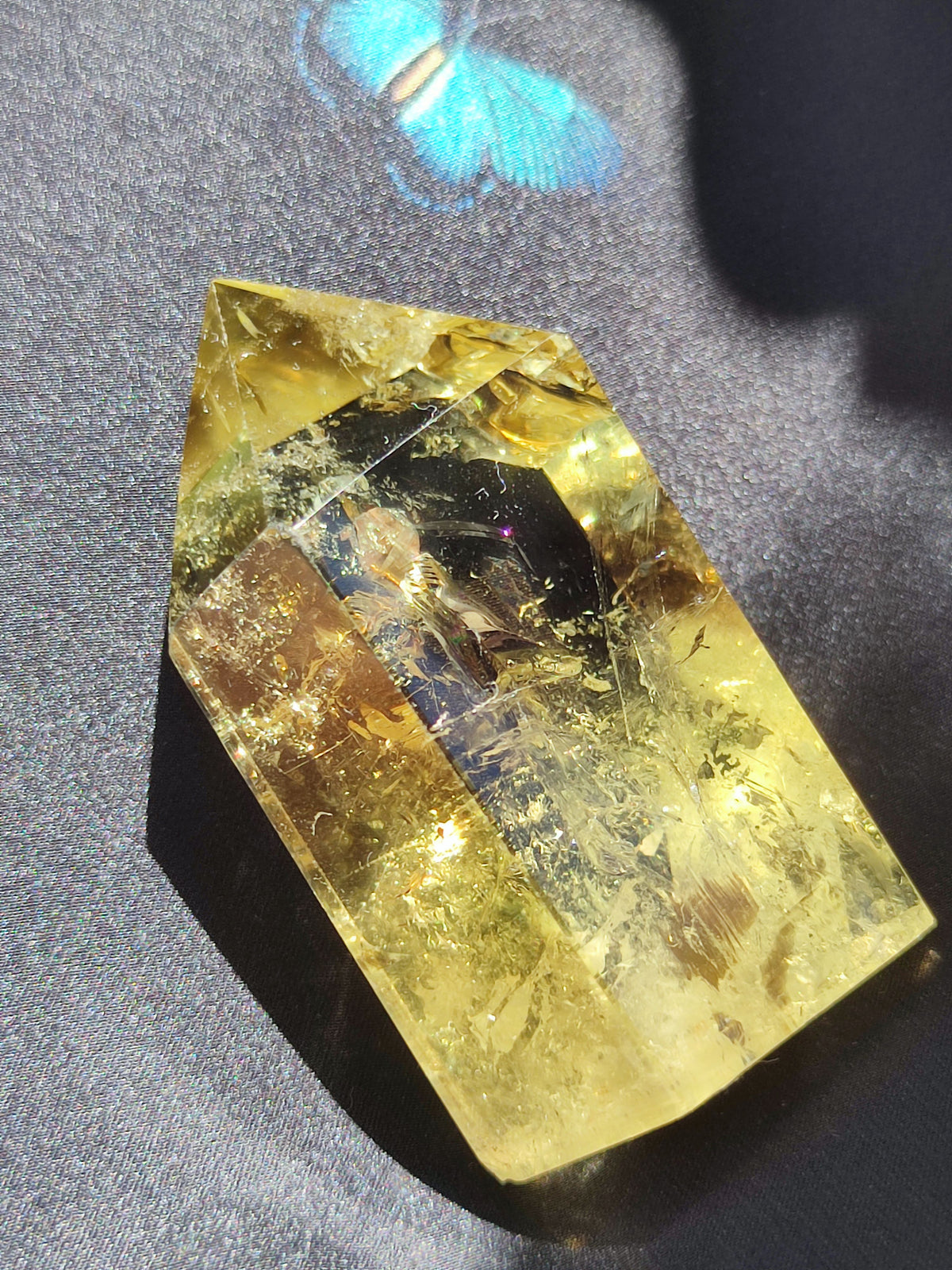 How to Choose a Citrine Crystal: Colour, Shape and Display