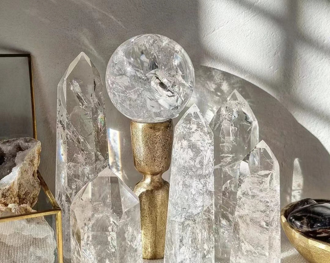 Clear Quartz Meaning, Clarity, Inclusions & Natural Features