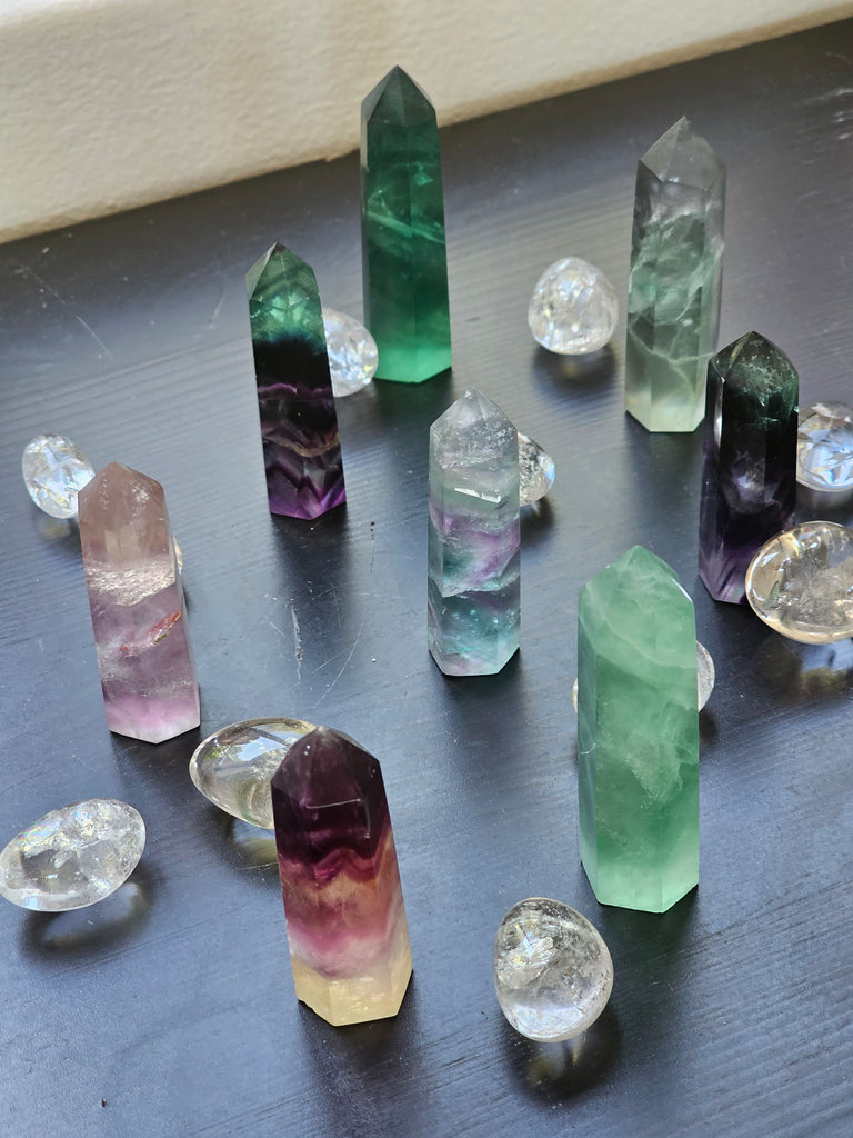 Tour de fluorite – Point de cristal de guérison pour la clarté, la concentration et la croissance spirituelle