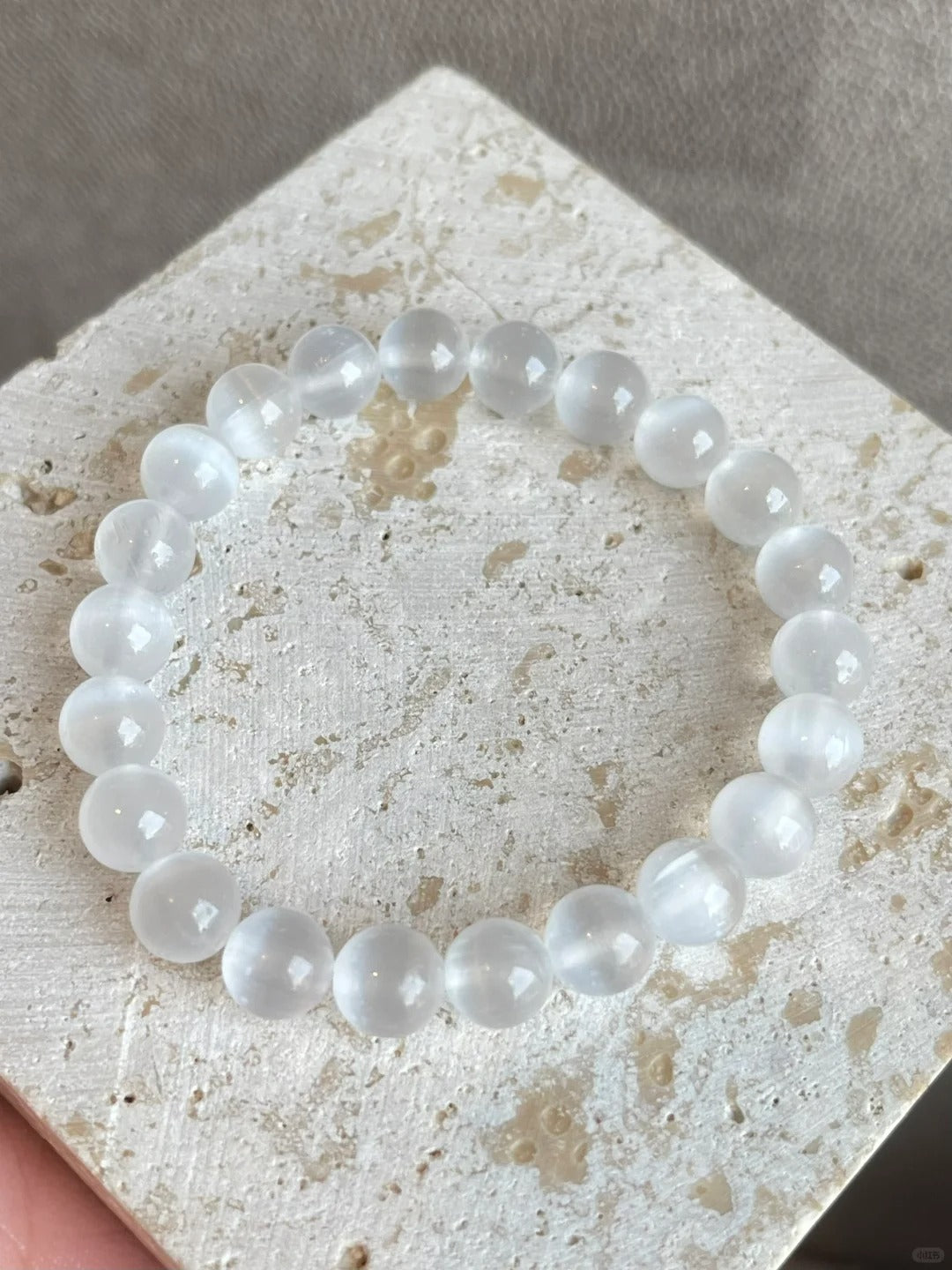 Senelite Quartz Bracelet | 8mm Beads | 15–19cm Wrist
