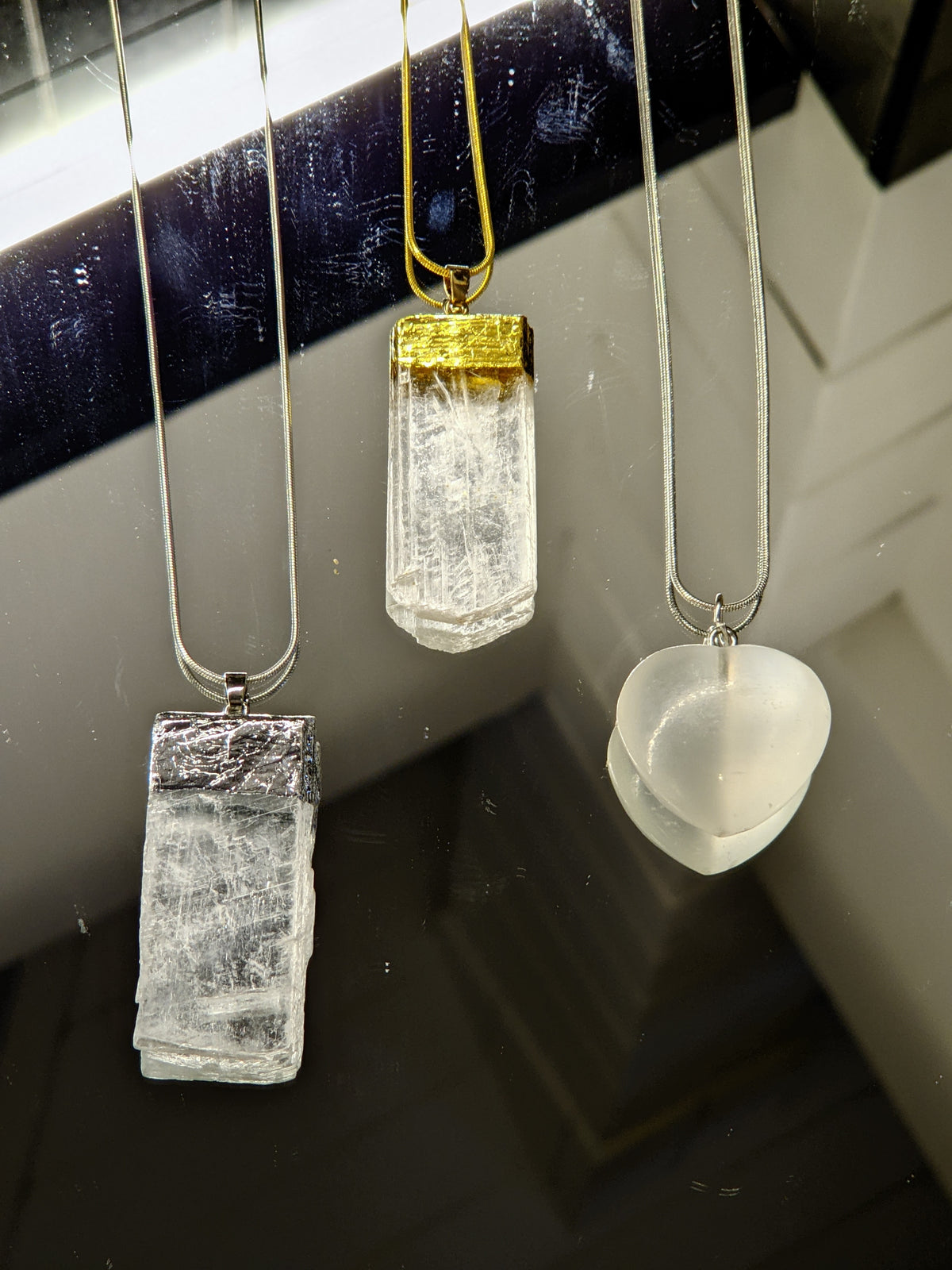 Selenite crystal necklace with luminous natural-style pendant and chain
