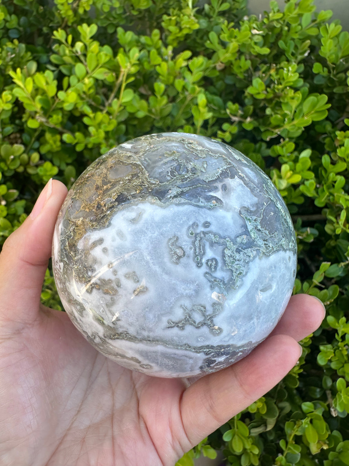 #4,815g Moss Agate druzy crystal ball featuring 8.5cm diameter with intricate green moss inclusions for corporate growth and workplace prosperity
