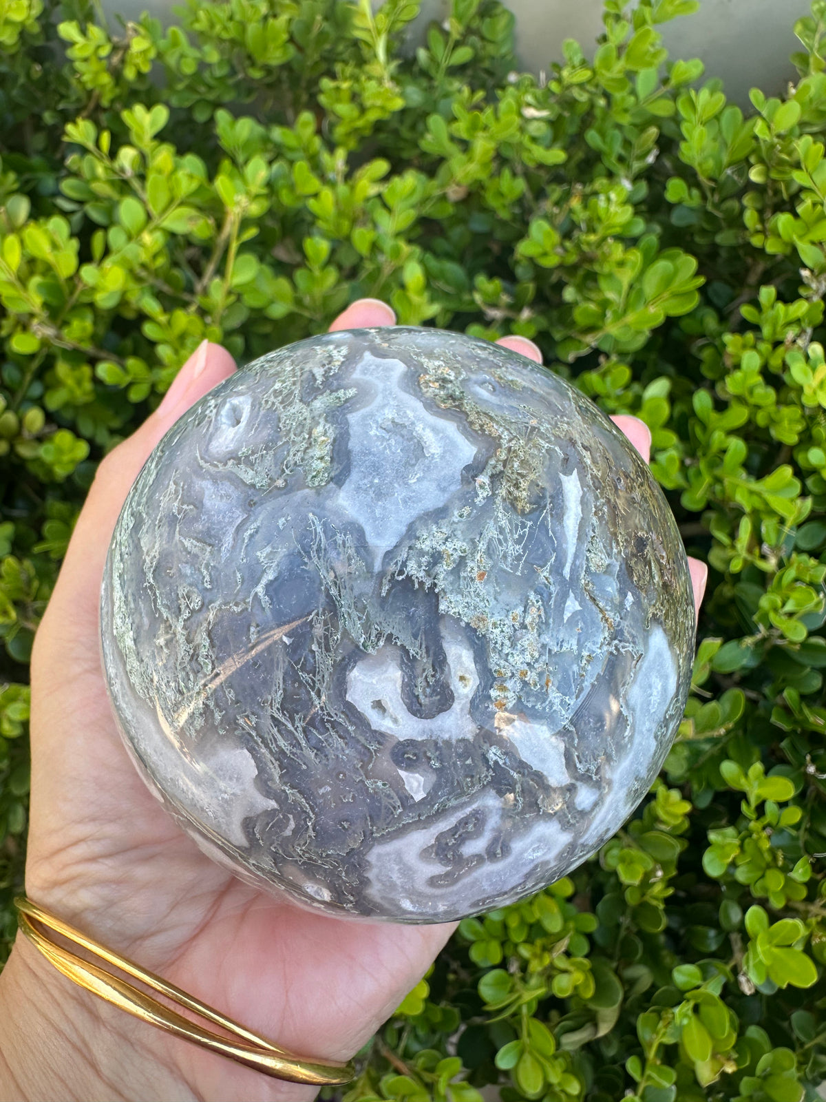 #4,815g Moss Agate druzy crystal ball featuring 8.5cm diameter with intricate green moss inclusions for corporate growth and workplace prosperity