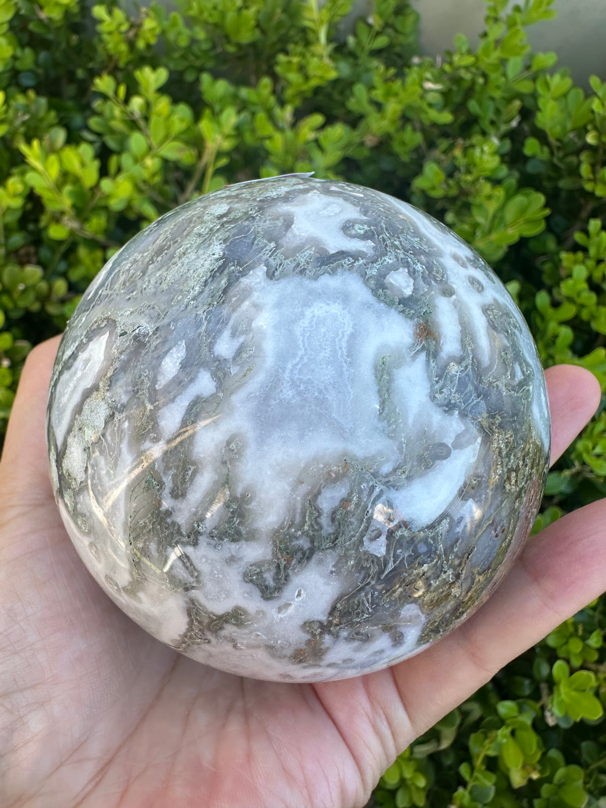 #4,815g Moss Agate druzy crystal ball featuring 8.5cm diameter with intricate green moss inclusions for corporate growth and workplace prosperity