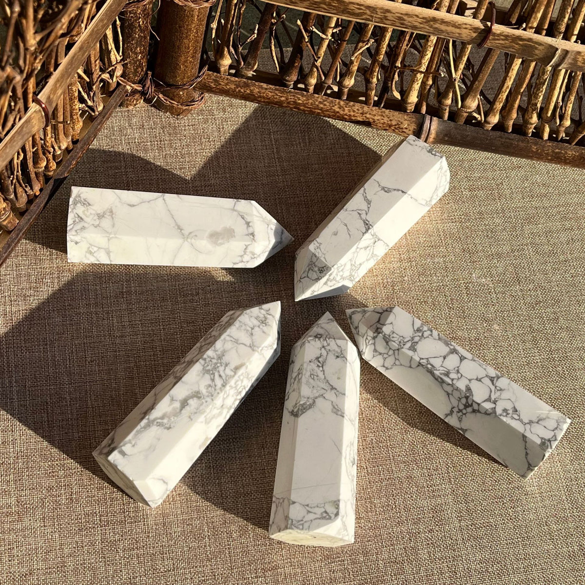Howlite Tower | Natural White Stone Point 10×3cm