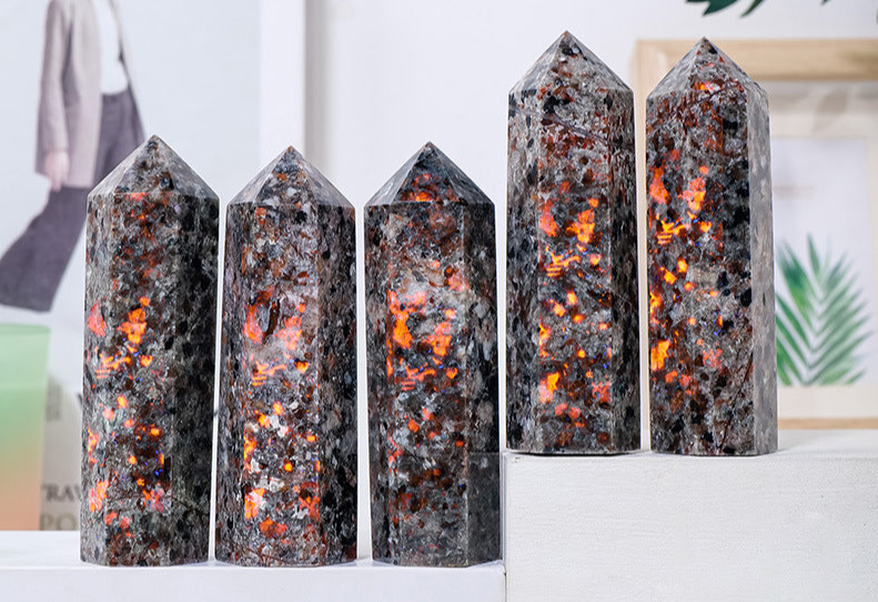UV-Reactive Yooperlite Tower | Fluorescent Sodalite Crystal 7–10cm
