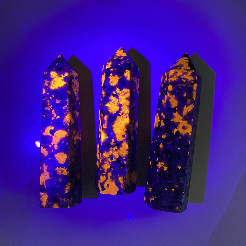 UV-Reactive Yooperlite Tower | Fluorescent Sodalite Crystal 7–10cm