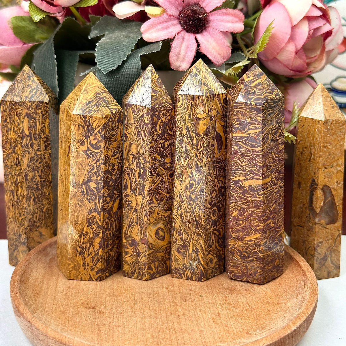 Golden Silk Jade Tower – Golden Banded Stone 7–9cm product photo 2
