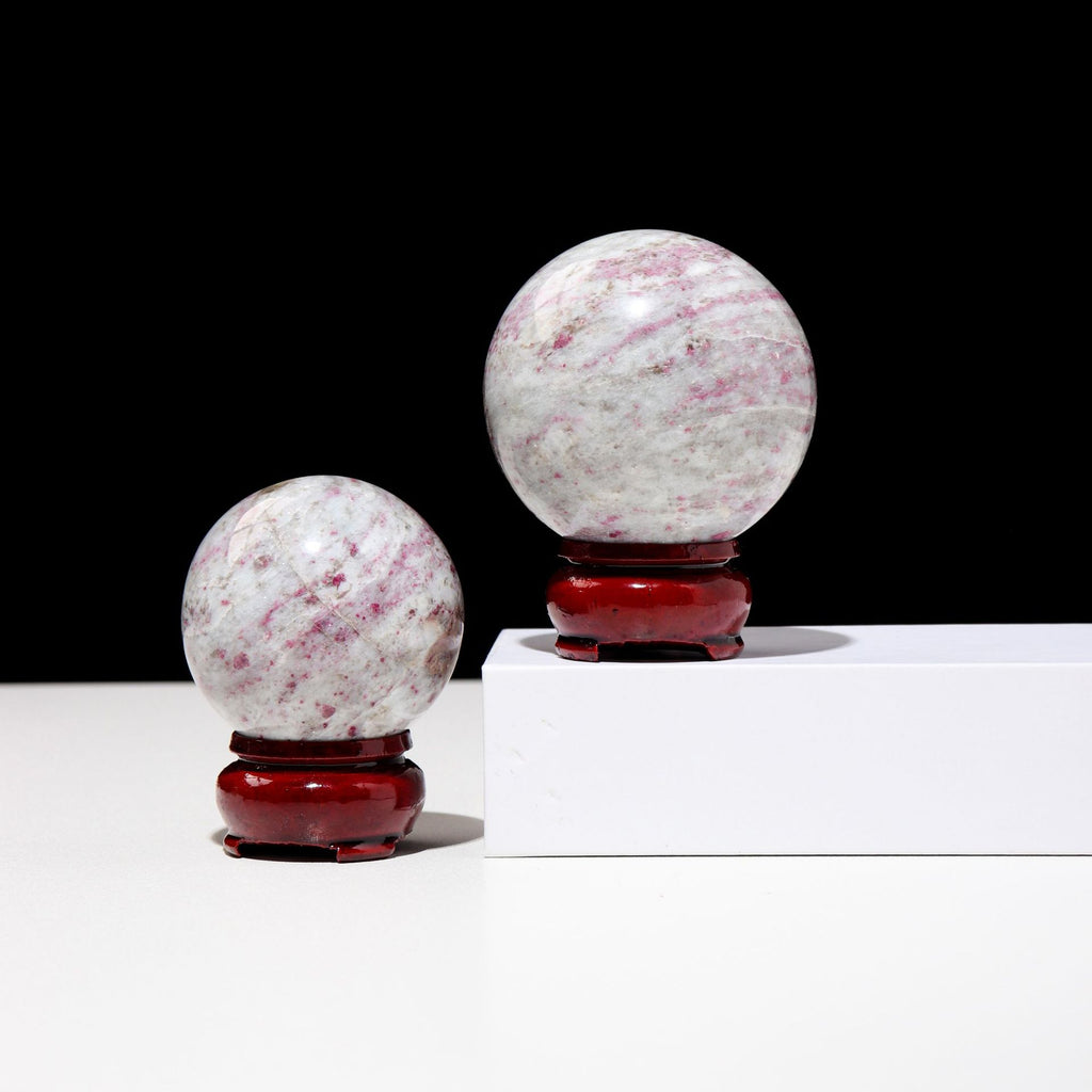 Sphère de tourmaline de prune exquise - Cristal de guérison, méditation, sphère décorative