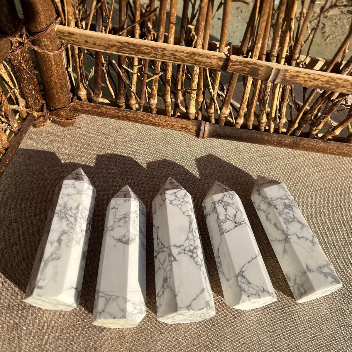 Howlite Tower | Natural White Stone Point 10×3cm