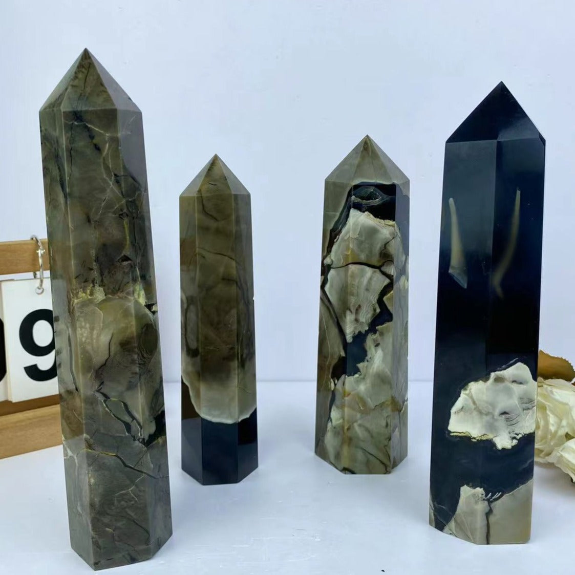 Fluorescent Agate Tower | UV-Reactive Stone 8–10cm