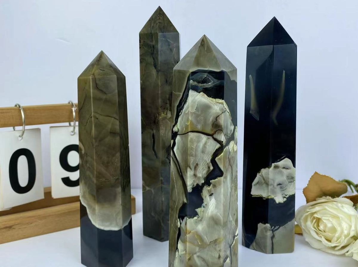 Fluorescent Agate Tower | UV-Reactive Stone 8–10cm