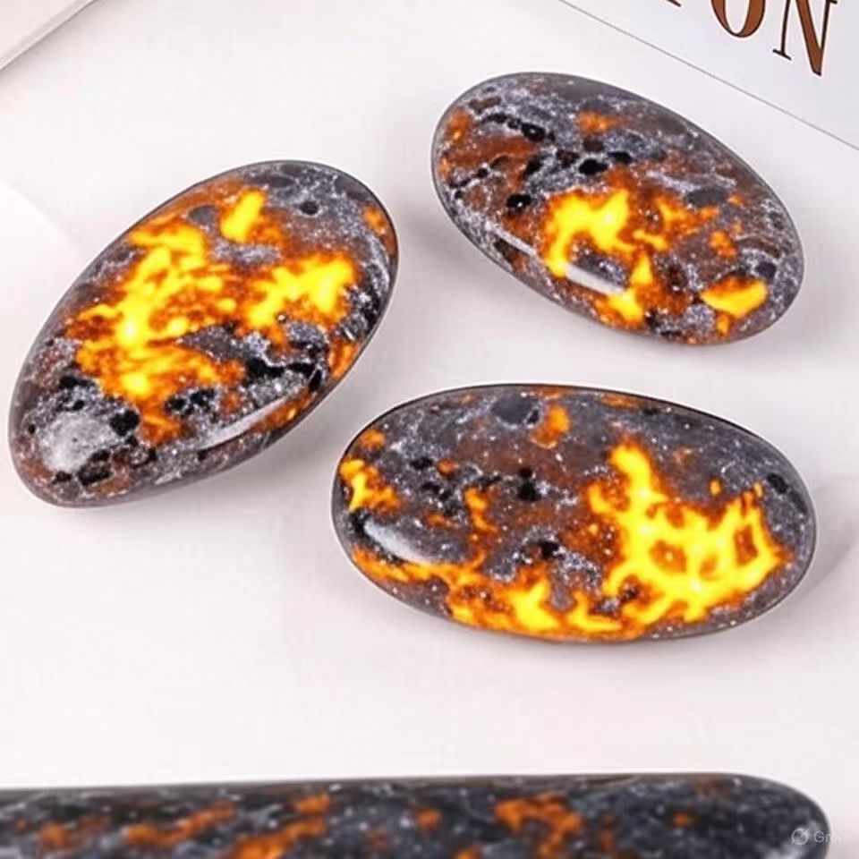 UV-Reactive Yooperlite Palm Stone | Fluorescent Syenite 4–5cm