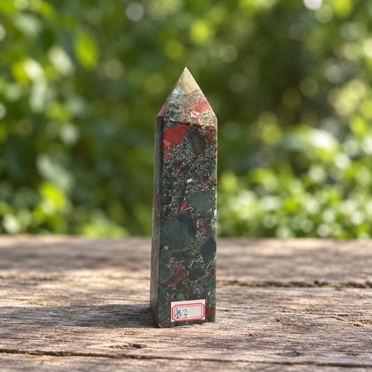 Exact African bloodstone tower No.3, 480g and 16.5cm, with broad brick-red patches, dark grey-green stone and fine pale veins