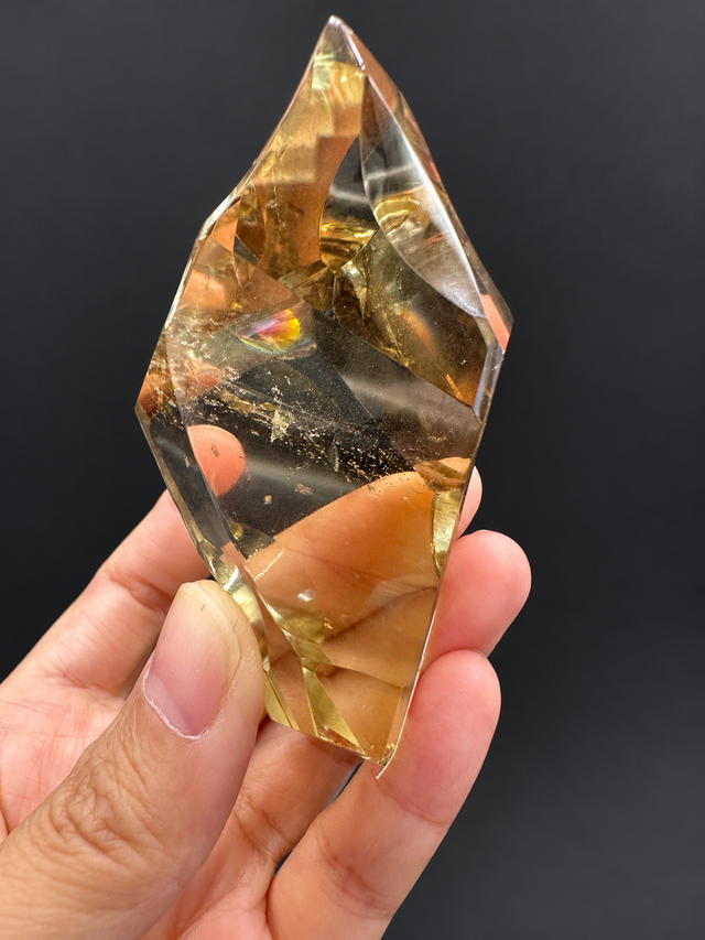 Top Quality Rare Brazilian Citrine Freeform No.1 — Ultra Clear, Fine Cut, Rainbow, 100g