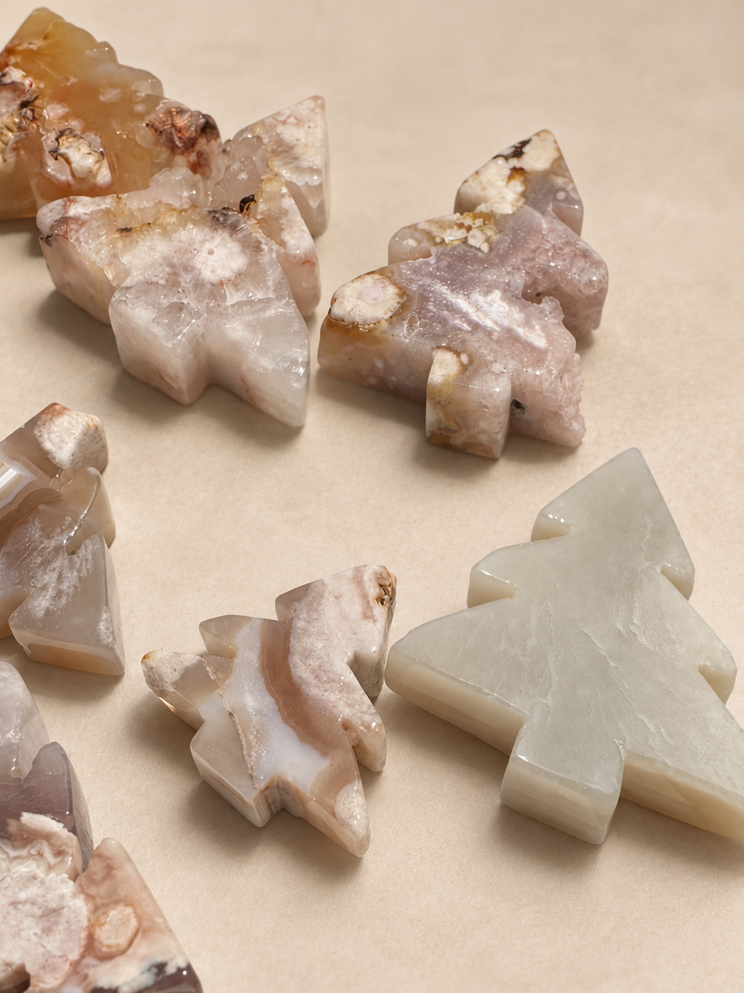 Flower Agate Christmas tree assortment close view
