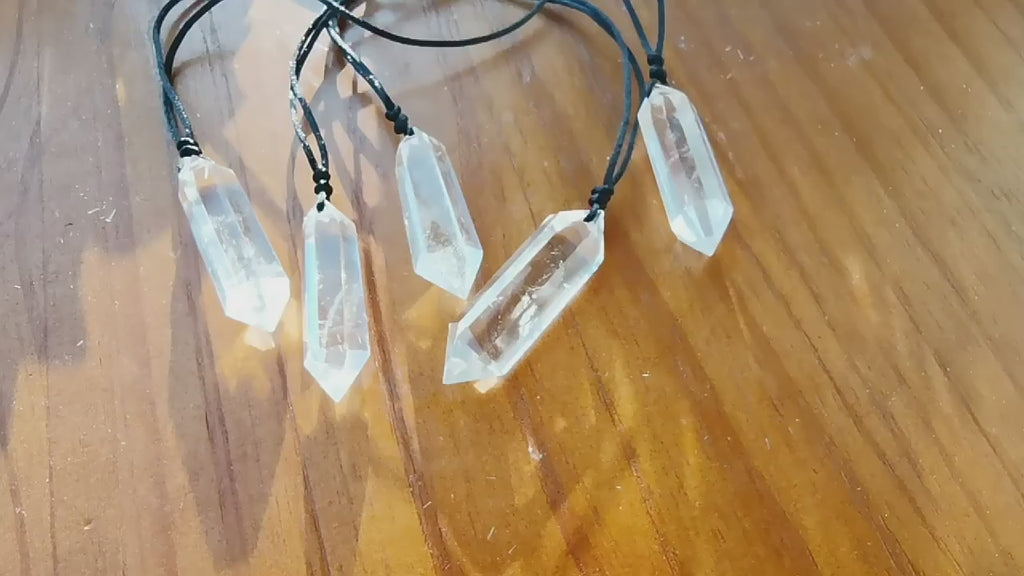 Collier de quartz clair élégant - Pendentif en cristal naturel, guérison, clarté, bijoux spirituels