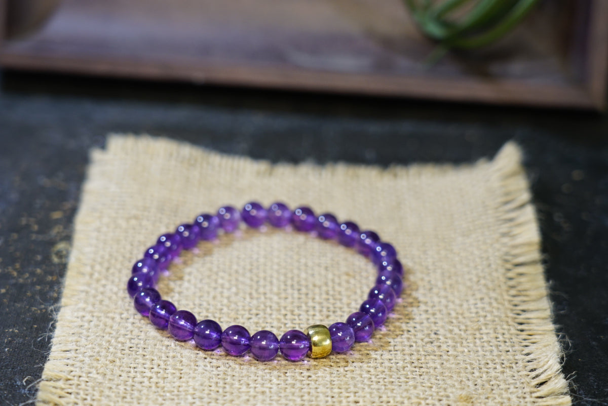 Uruguay Amethyst Bracelet, Natural 7mm Crystal Beads – alternate view 3