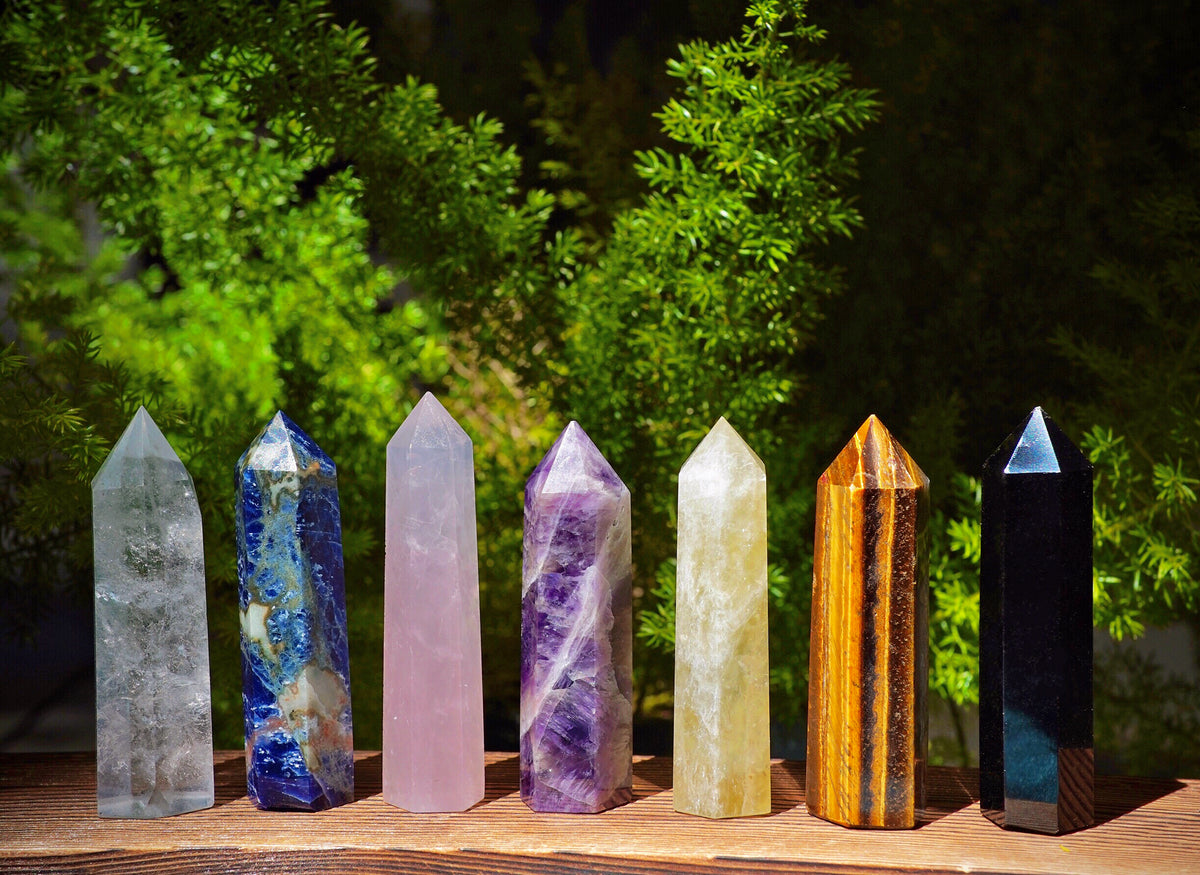 7 Chakra crystal tower set with seven natural stone points in traditional chakra colours