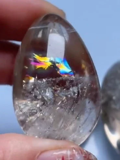 Smoky Rainbow Quartz Tumble Stone – Natural Crystal 22–47mm product photo 2