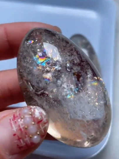 Smoky Rainbow Quartz Tumble Stone – Natural Crystal 22–47mm product photo 3