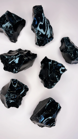 Cristal d'obsidienne noire brute pour la guérison et la protection