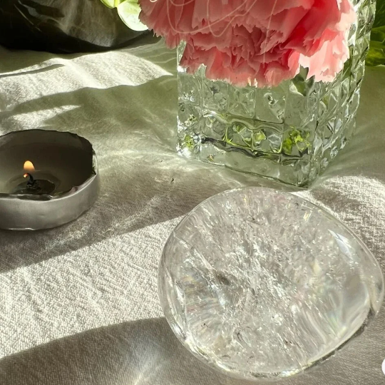 Quartz azeztulite blanc rare avec arc-en-ciel - Cristal naturel pour la guérison spirituelle